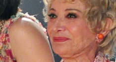 Violeta (Glória Menezes) Violeta (Glória Menezes)